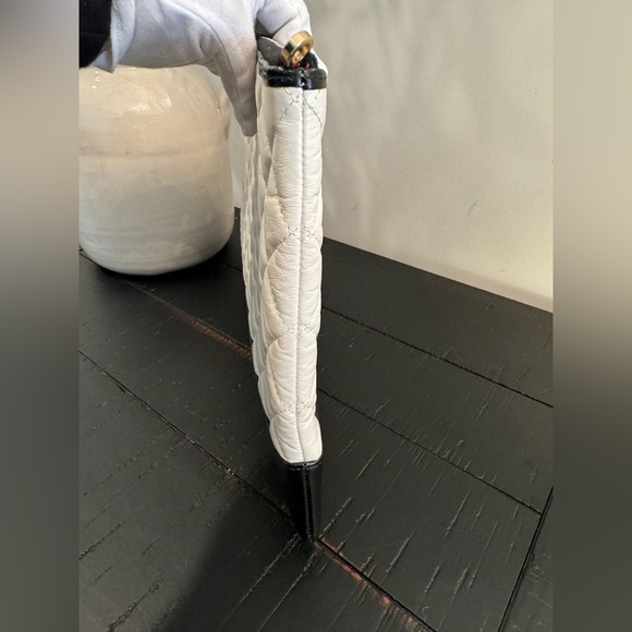 Chanel Gabrielle O Case Clutch Aged Calfskin - Picture 5 of 10